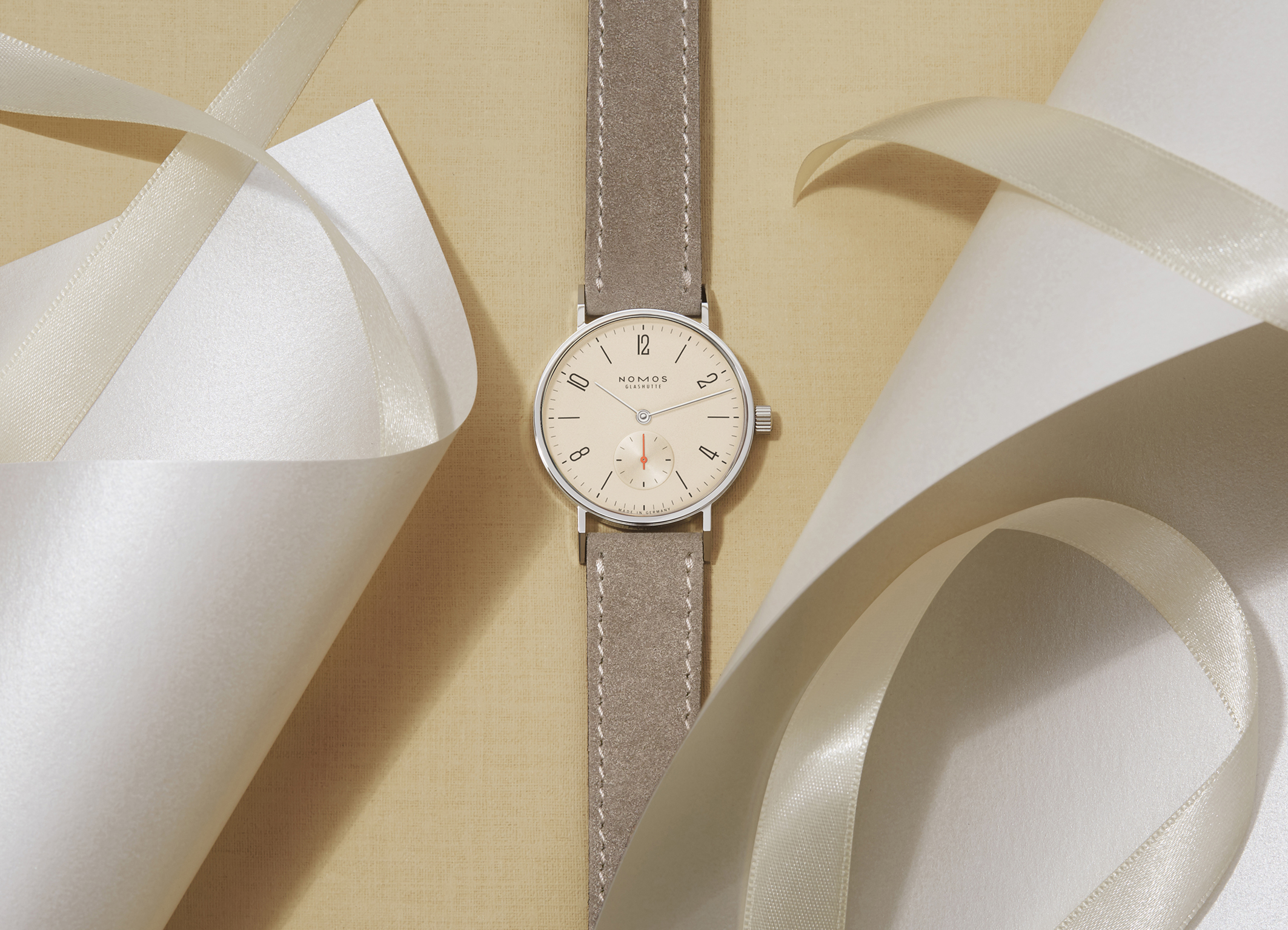 2 NOMOS Tangente 33 Champagner