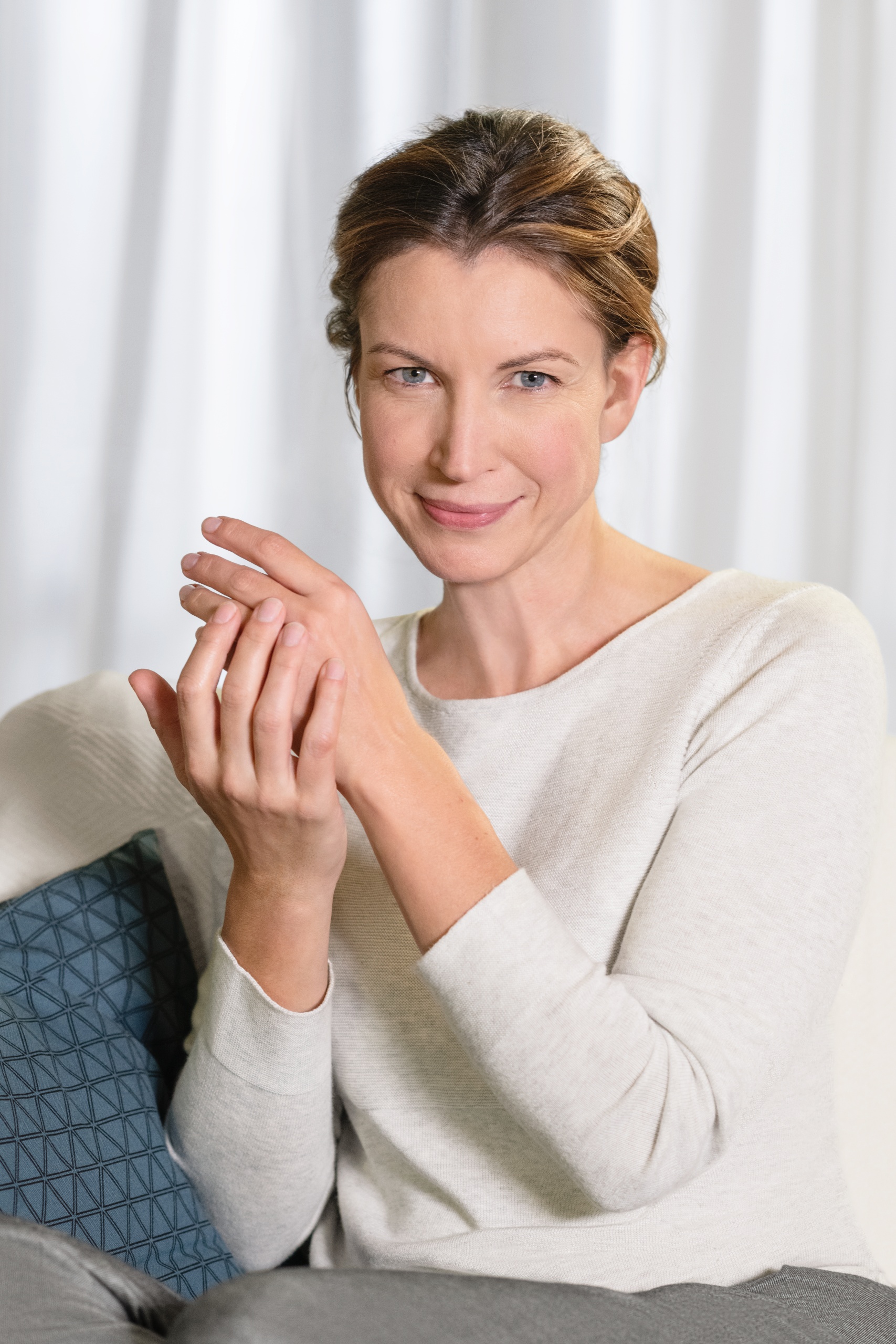 MED Handcreme Mittagsblume Anwendung 2 Presse19432