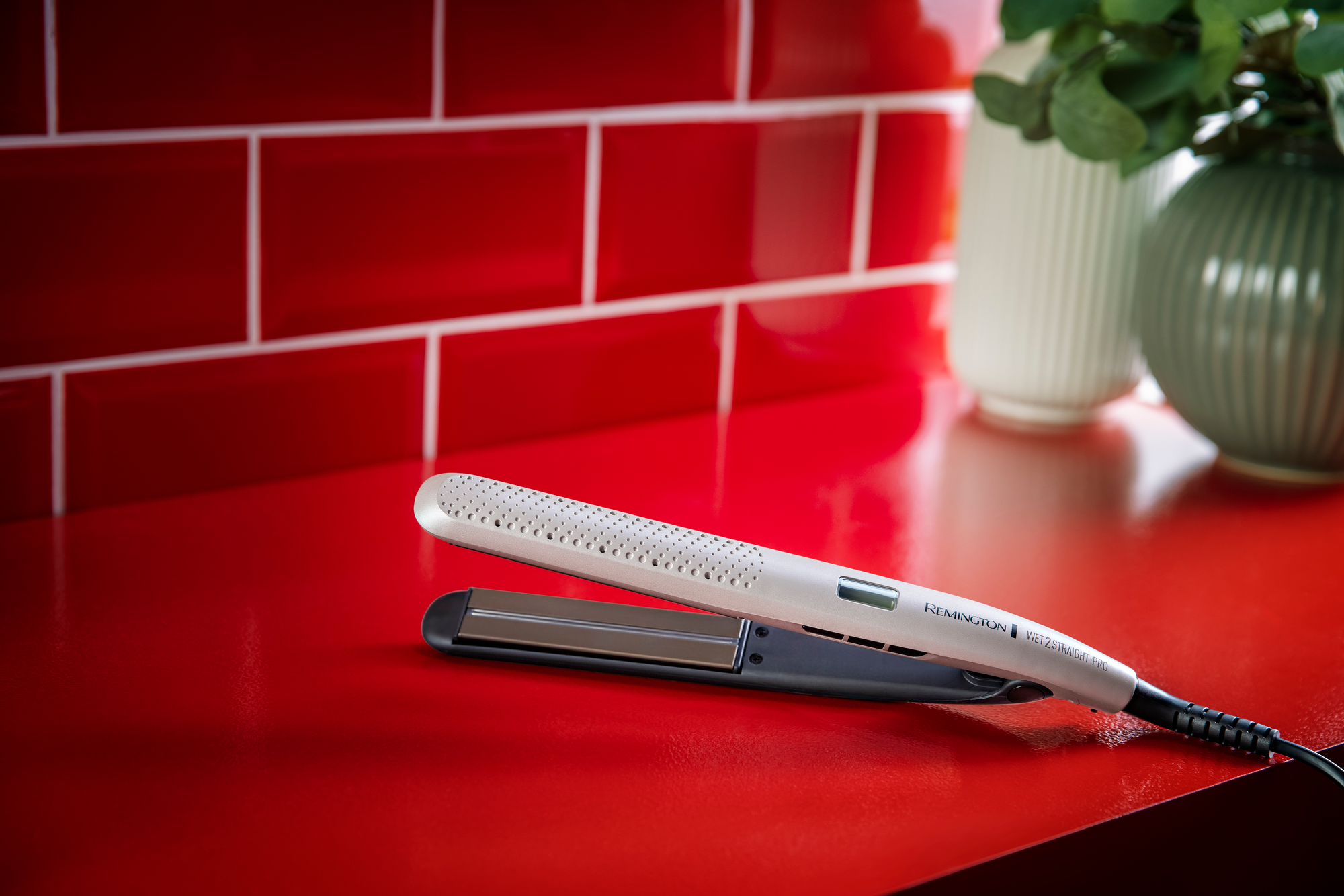 S7970 Wet2Straight Pro Straightener Red World Product Image