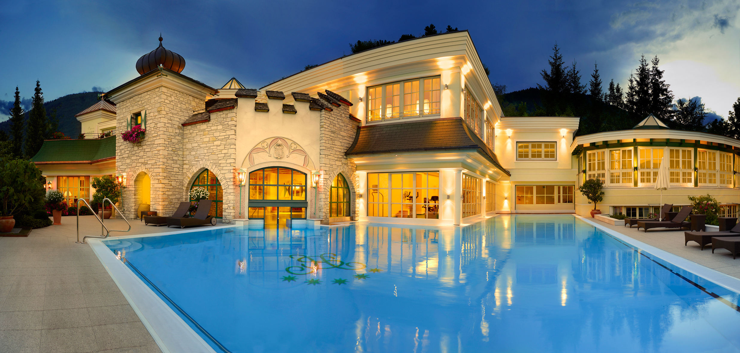 salzburgerhof wellness schloessl mit pool