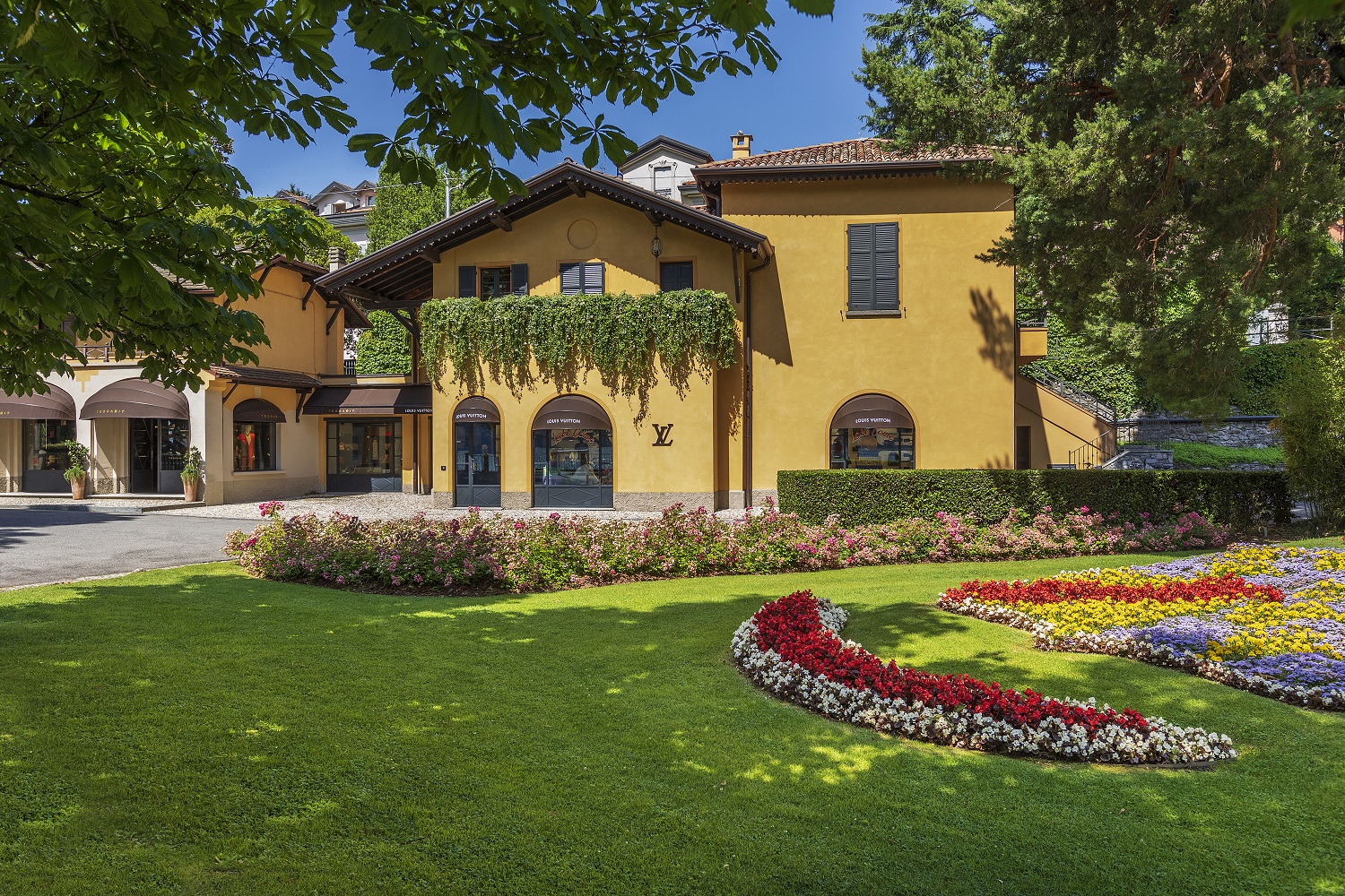 villa deste louis vuitton pop up store front
