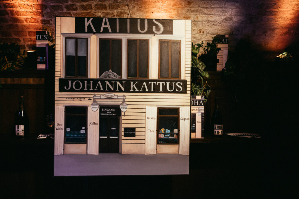 01 KATTUS KUNSTSTUeCK