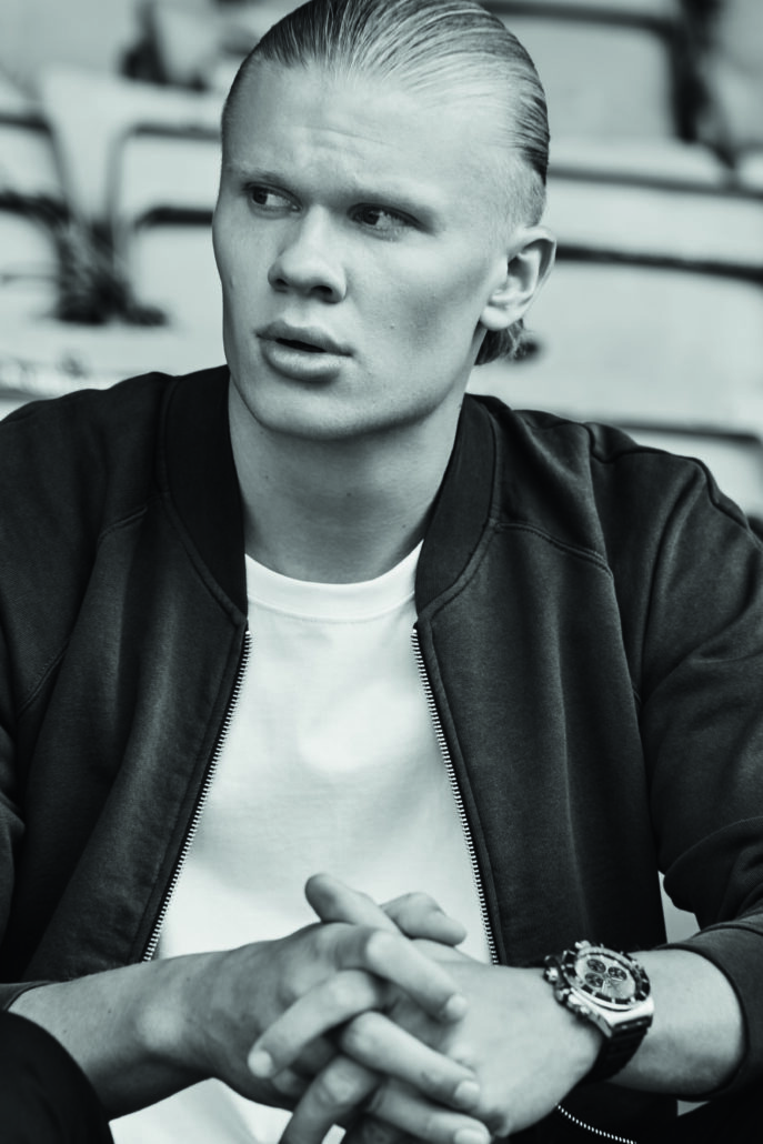 05 breitling signs pro footballer erling haaland cmyk