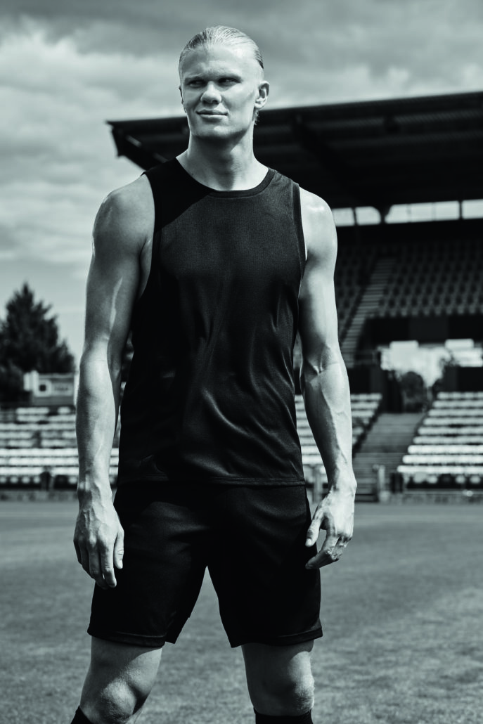 06 breitling signs pro footballer erling haaland cmyk