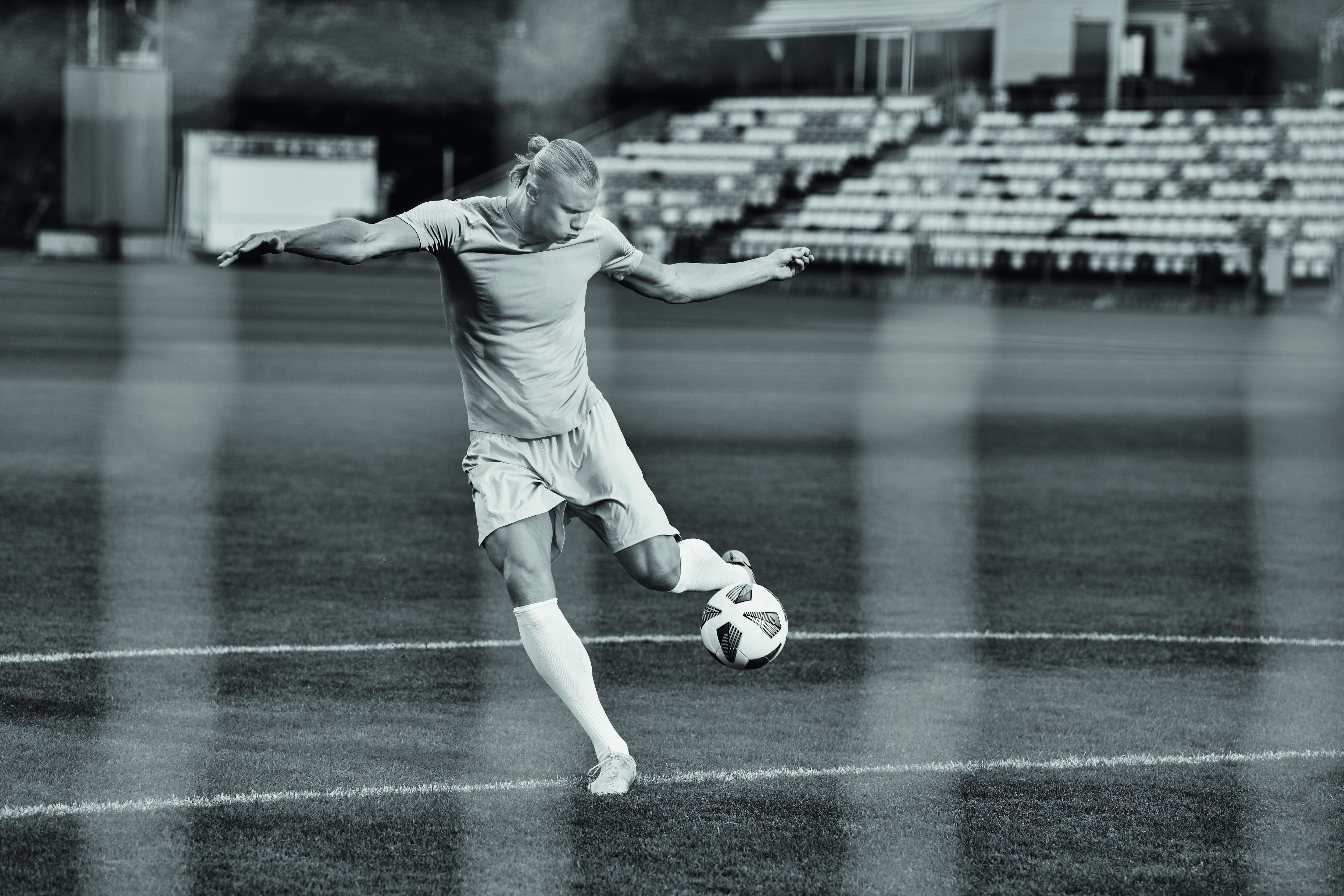 07 breitling signs pro footballer erling haaland cmyk