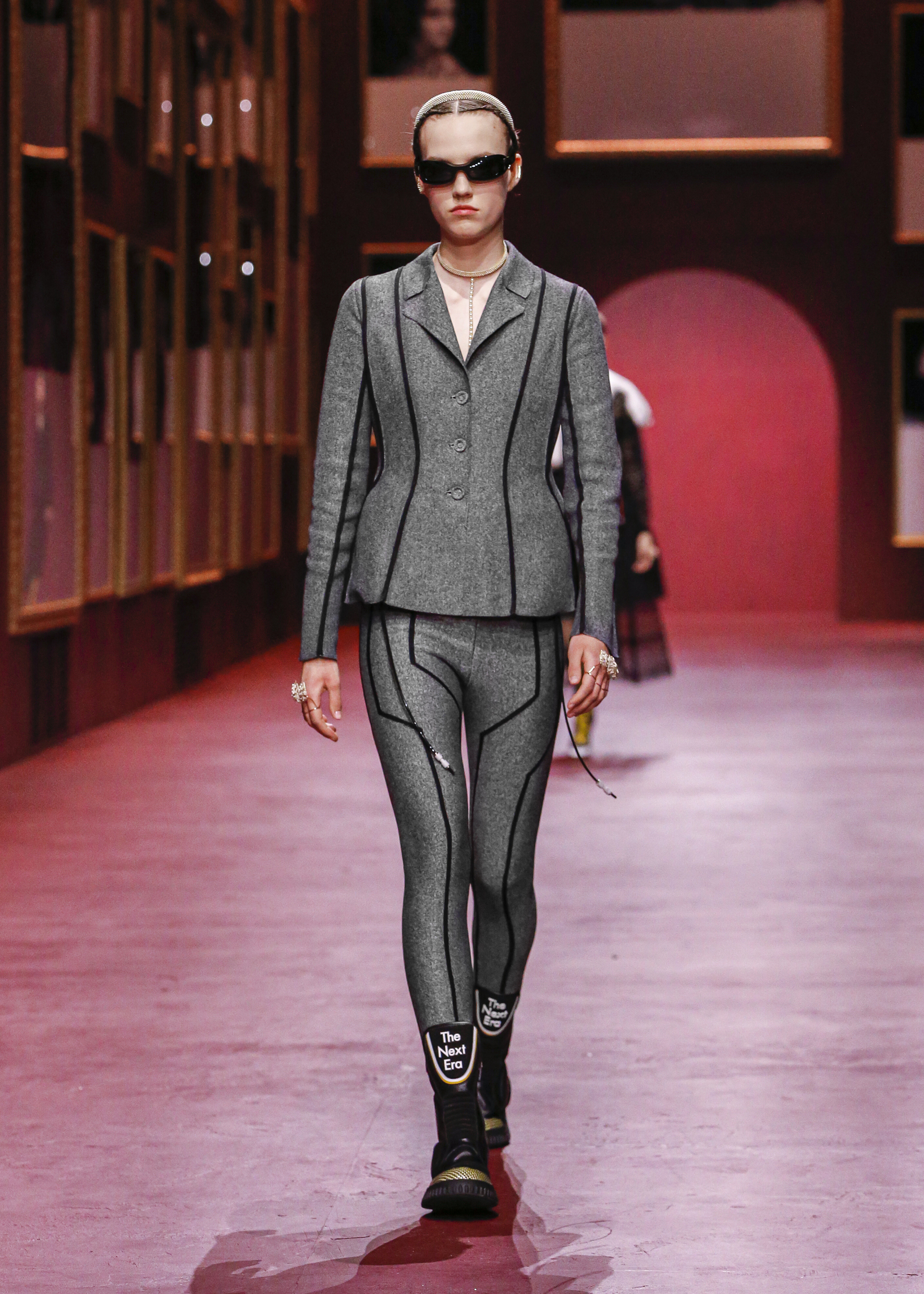 11 Dior Femme FALL WINTER 2022 23 Look 11