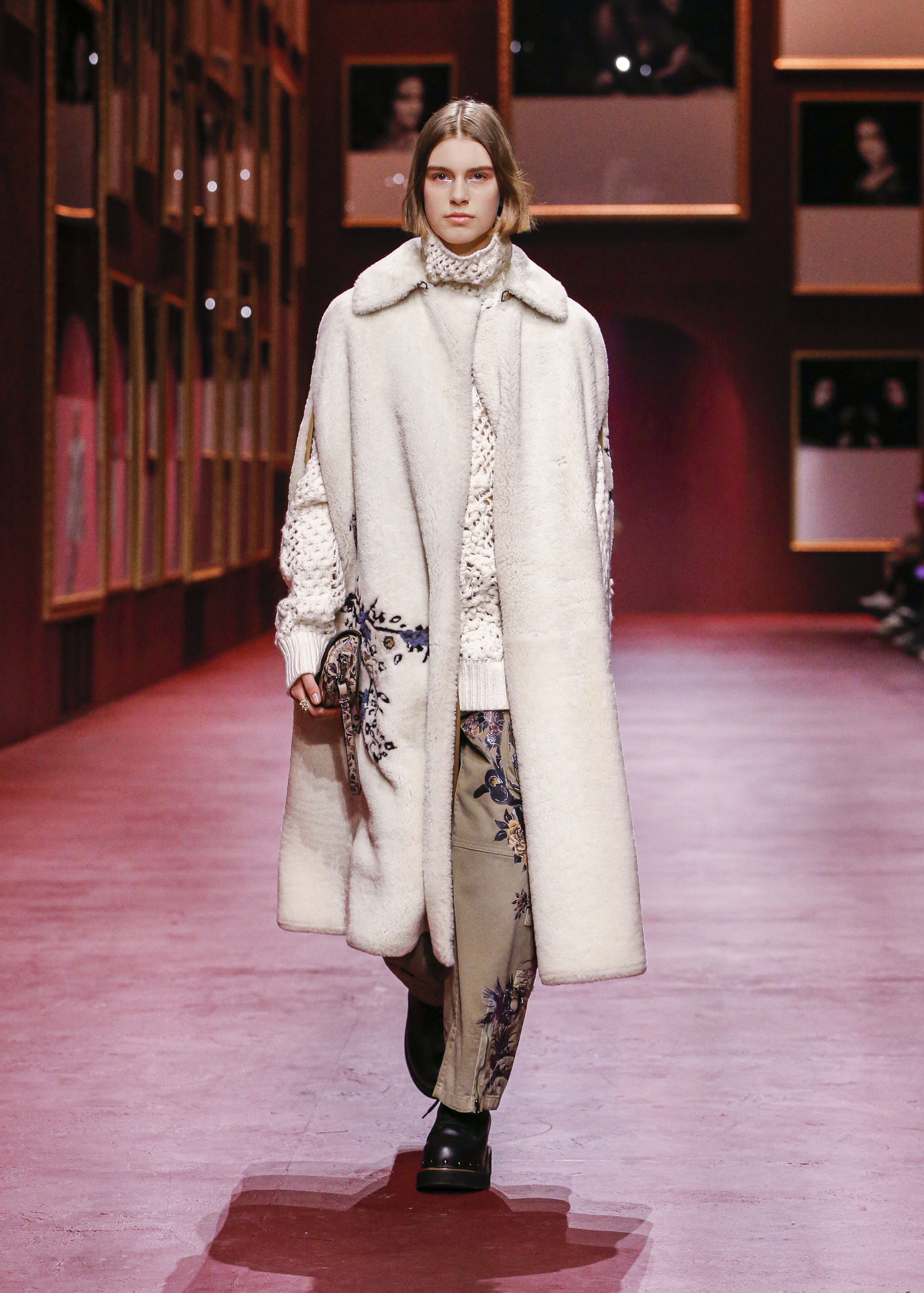 21 Dior Femme FALL WINTER 2022 23 Look 21