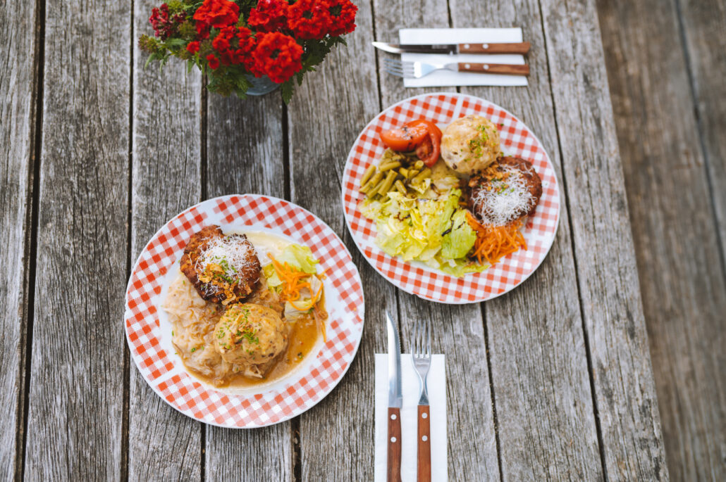 Einkehr auf der Wettersteinhuette Knoedl Leutasch
