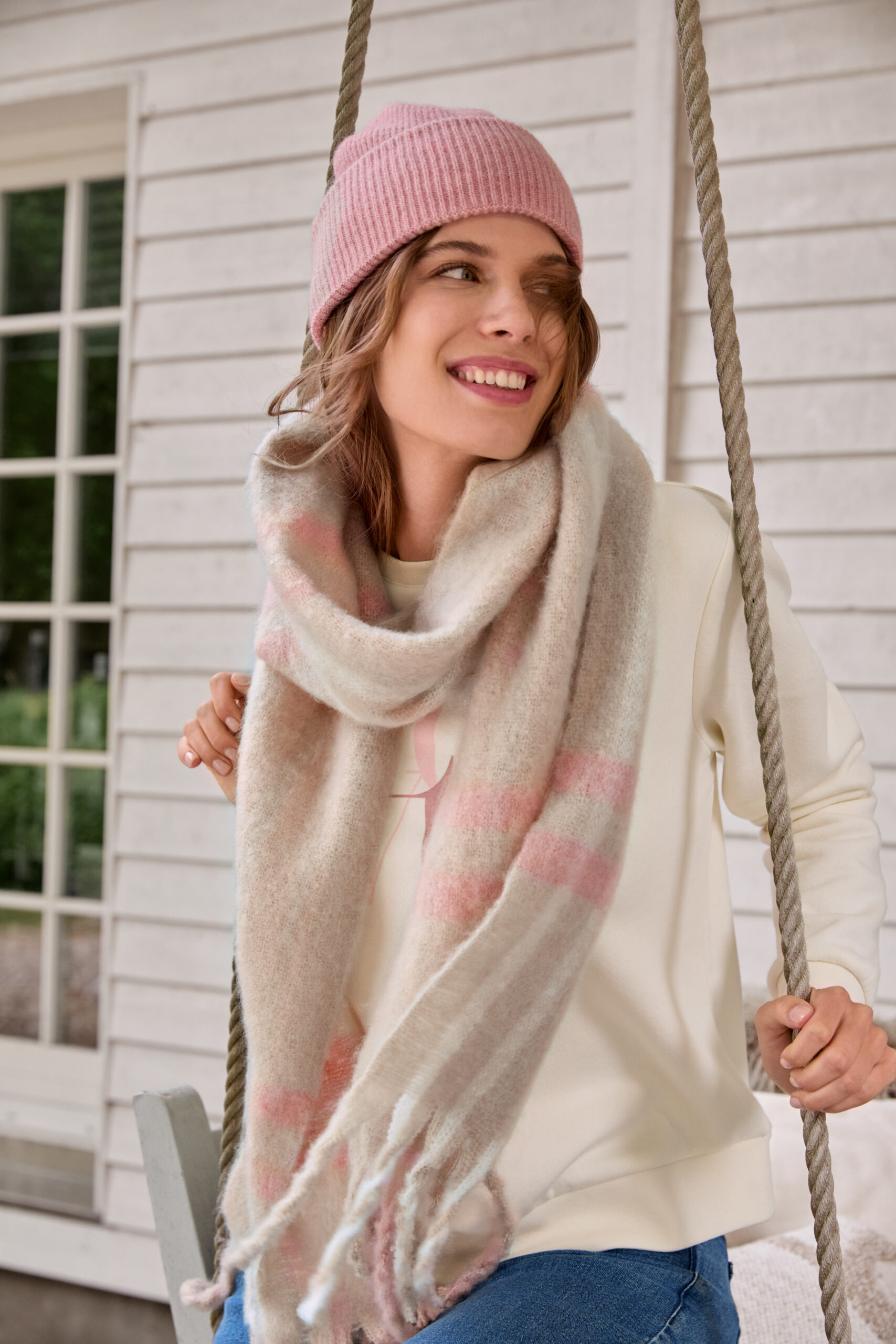 TCHIBO 126108 Karierter Webschal 2 47.22 scaled