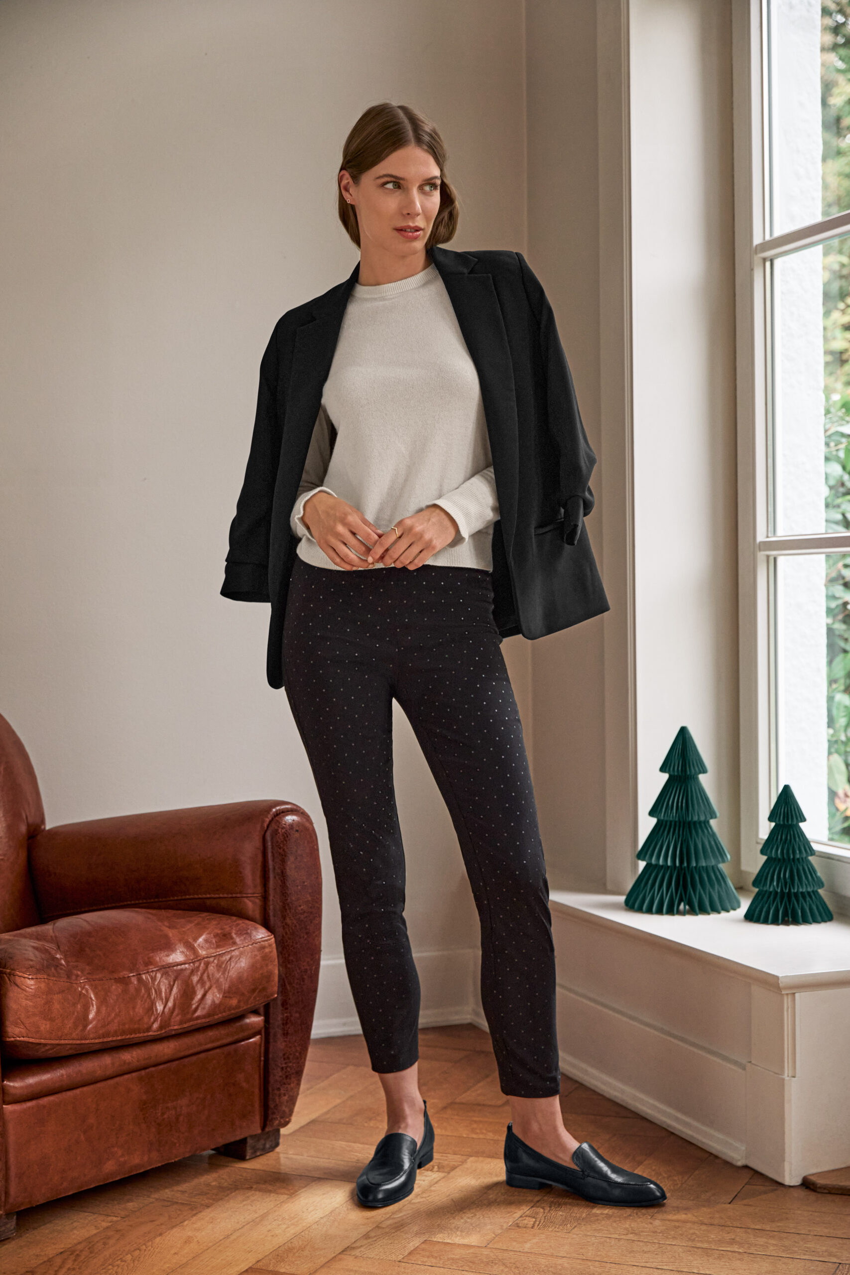 TCHIBO 127409 Gepunktete Stretchhose 2 47.22 scaled