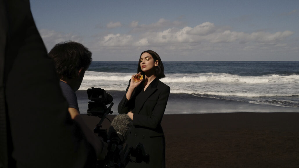 ysl libre le parfum dua lipa 16