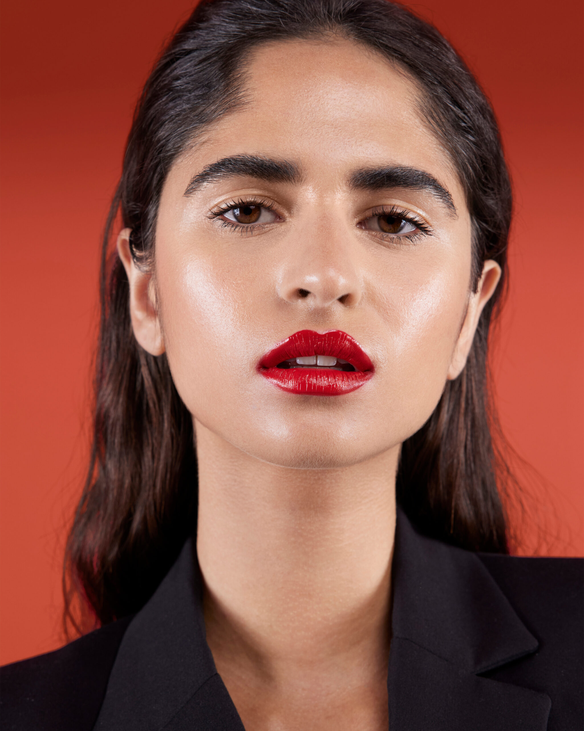 ysl dmi makl rpc the bold 22 wearable attitude full face result shade 01 medium skintone imane portrait 3200x4000px 3614273056519 rgb scaled