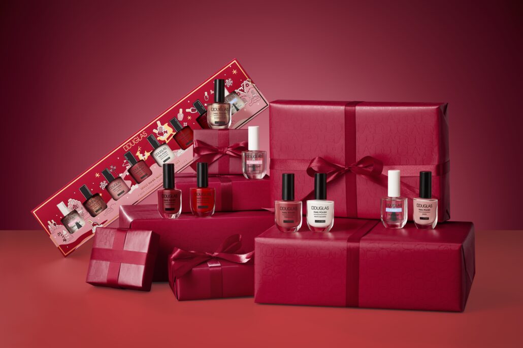 Douglas collection christmas2022 makeup must have nail polish set product still gifting tower