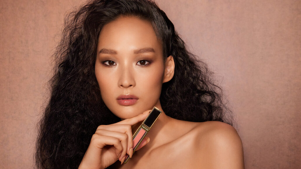 TF SS23 Runway ModelwProduct GlossLuxe Aura 1920x1080 1