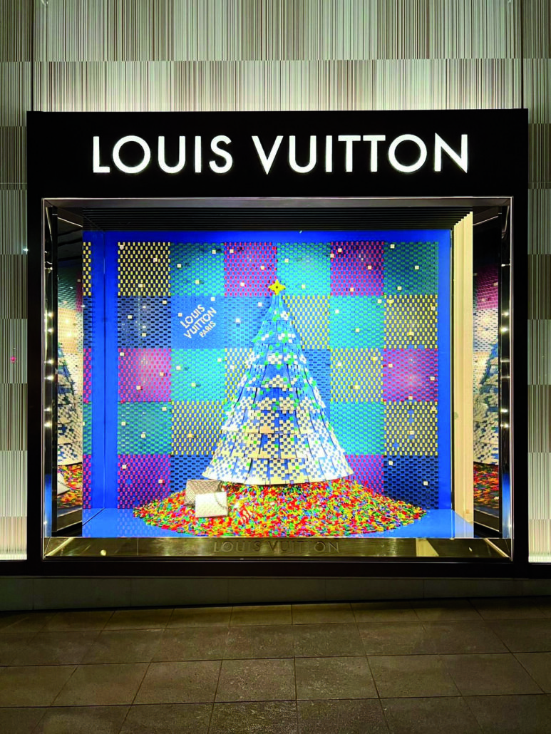 LOUIS VUITTON Windows in collaboration with master LEGOr builders for the Holiday Season 2022 5