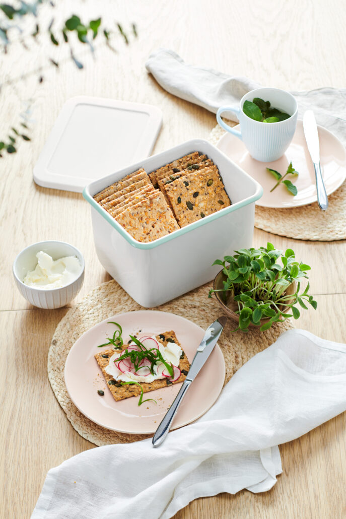 TCHIBO 121271 Emaille Knaeckebrotdose 2 02.23