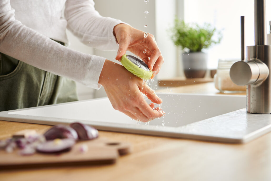 TCHIBO 123307 Edelstahlseife mit Buerste 1 02.23