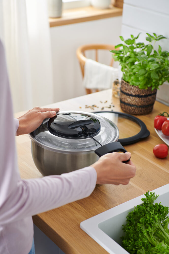 TCHIBO 125483 Edelstahl Salatschleuder mit Deckel 1 02.23