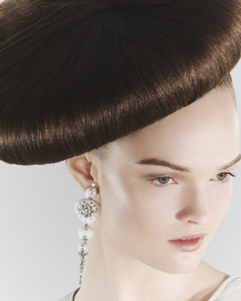 BOUCHERON Carte Blanche Ailleurs Galet Diamant pendant earrings