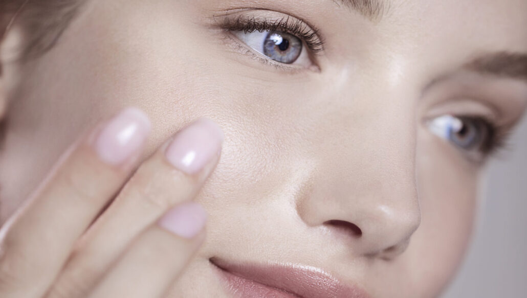 159030 model phyto blanc le soin 3 scaled e1675419922528