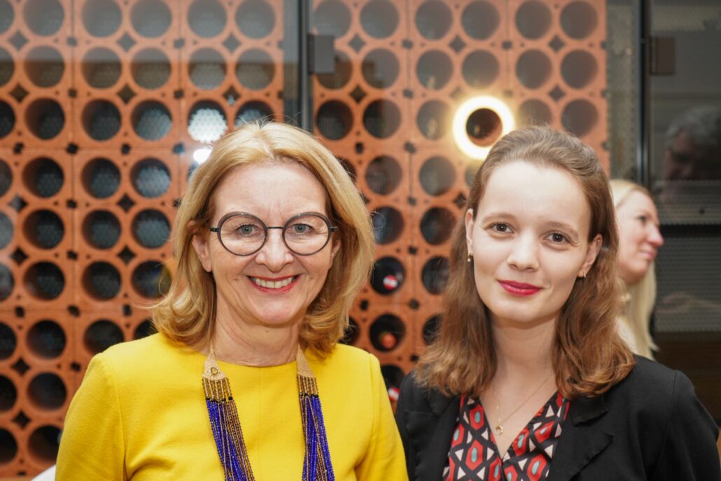 6a471876 6509 46da 83ae fd9fd897b72d