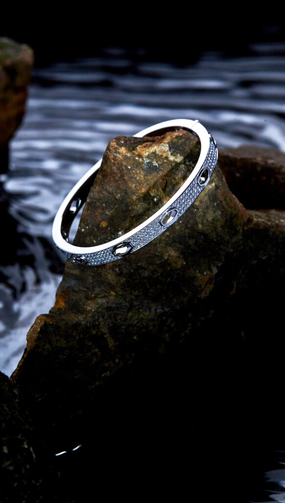 Corum PetiteTonneau Bangle WG LS