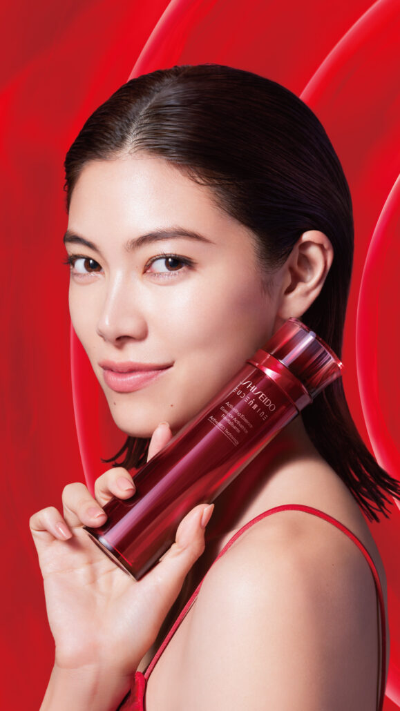 Eudermine Efficacy Activating Essence Model Photo HikariMori 1x1 06729238196476 RGB 300dpi jpg