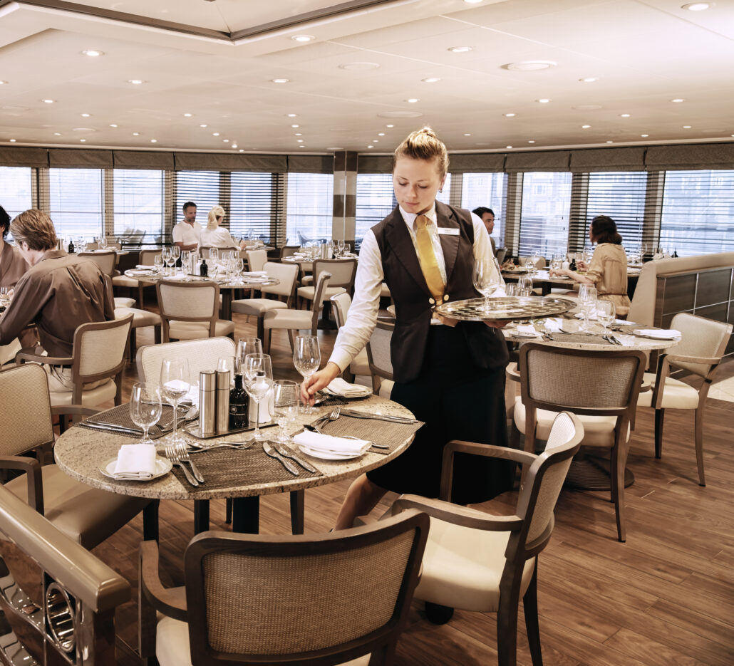 S16 LY TERRAZZA COUPLES HAVING LUNCH 0073 Test3 Def 1