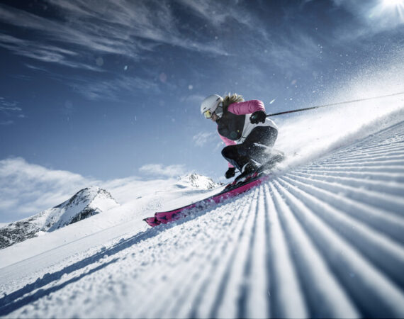 Sonnenskilauf am Gletscher c Kitzsteinhorn small