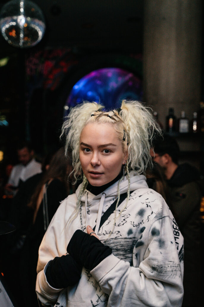 Spelunke Aquarium Event Musikerin ELAV 01