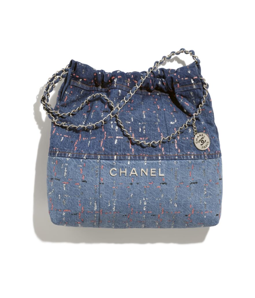 chanel chanel 22 bag in glittered blue denim patchwork and metal as3261 b13368 nq067 LD