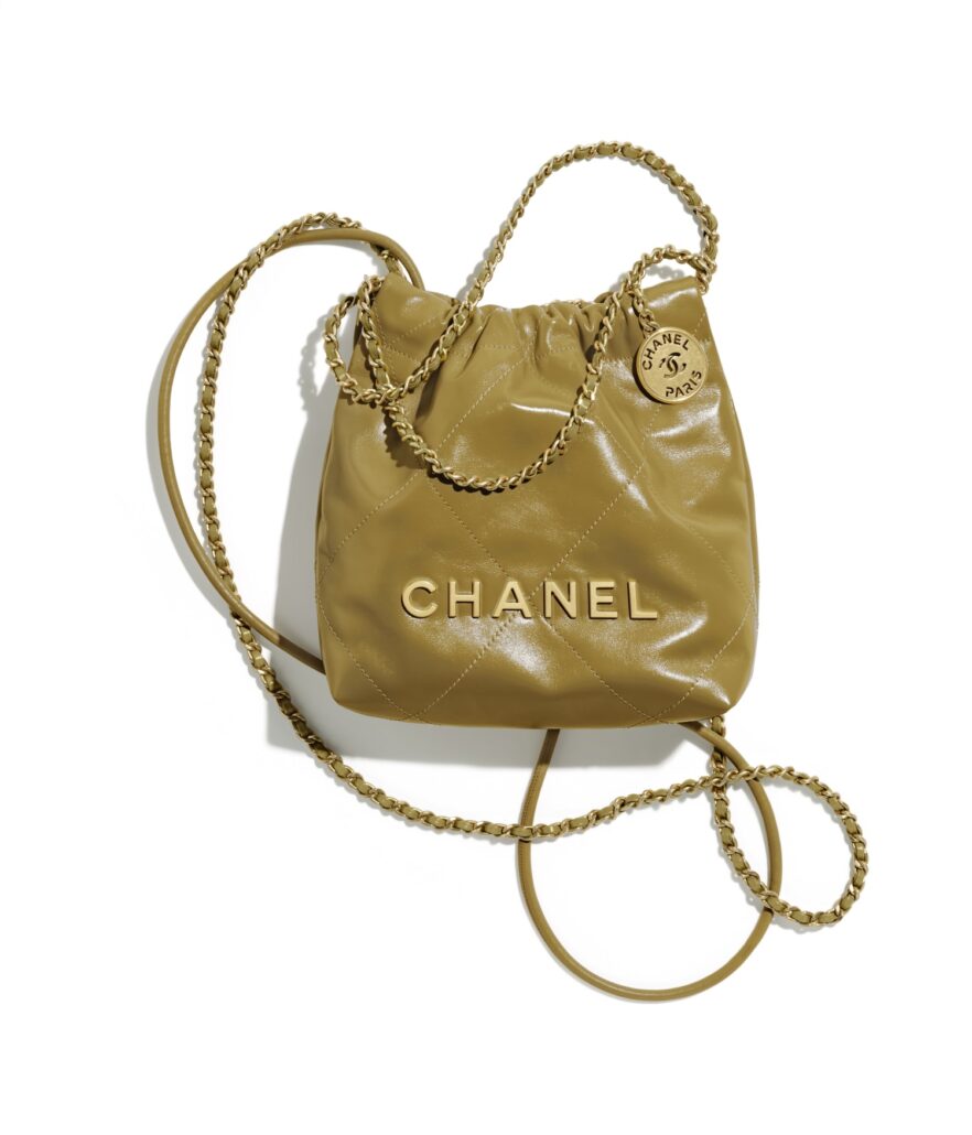 chanel chanel 22 bag in green shiny leather and metal as3980 b08037 no200 LD