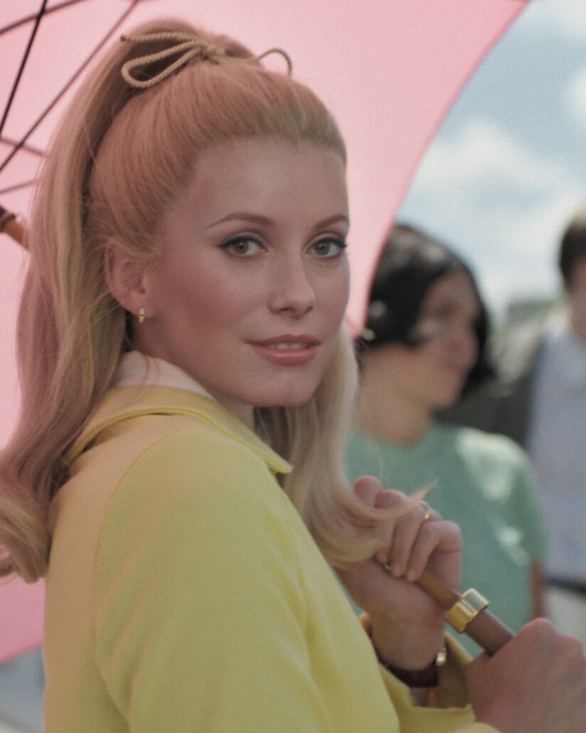 MAIN ACTION CATHERINE LES PARAPLUIES DE CHERBOURG 1080x1350