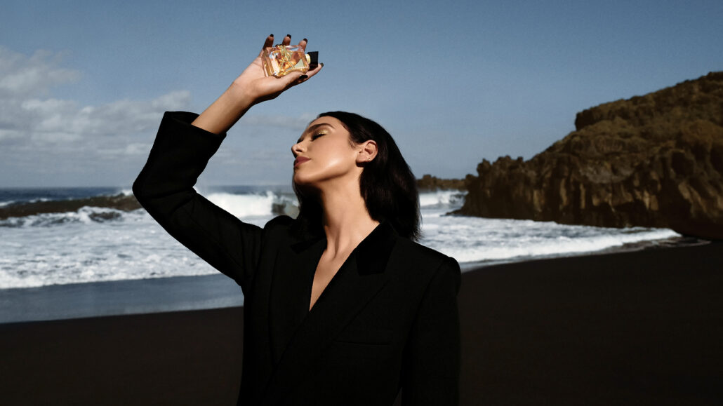 ysl libre le parfum dua lipa 1