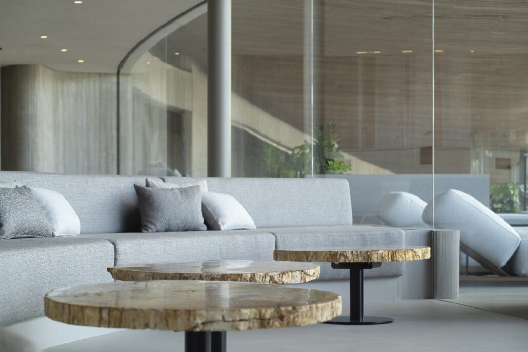 ATMOSPHERE by Krallerhof Sitzbereich vor Ruheraum 02© Krallerhof