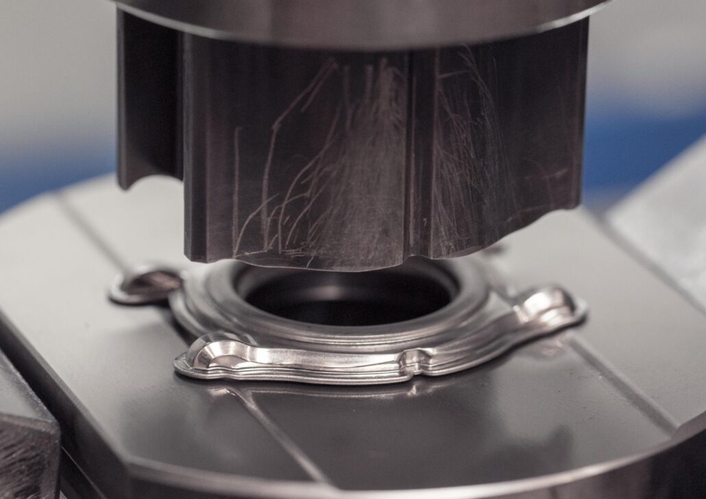 Lucent Steel™ Happy Sport making of 3