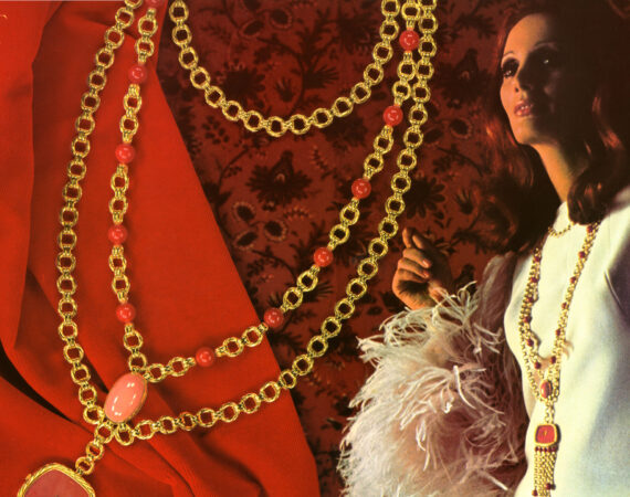 Piaget Montre sautoir 9455 D90 corail scaled e1680772575265