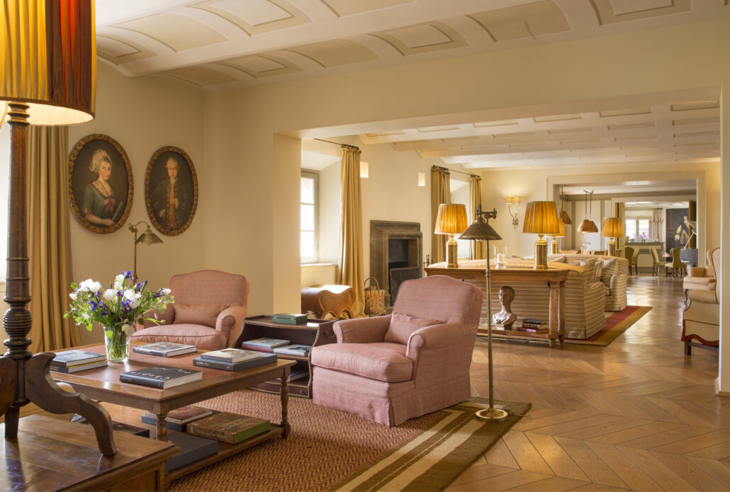 RWCdB Lobby Daylight