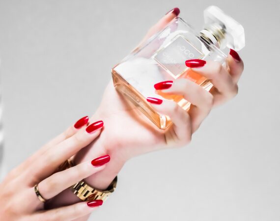 laura chouette 2H 8WbVPRxM unsplash