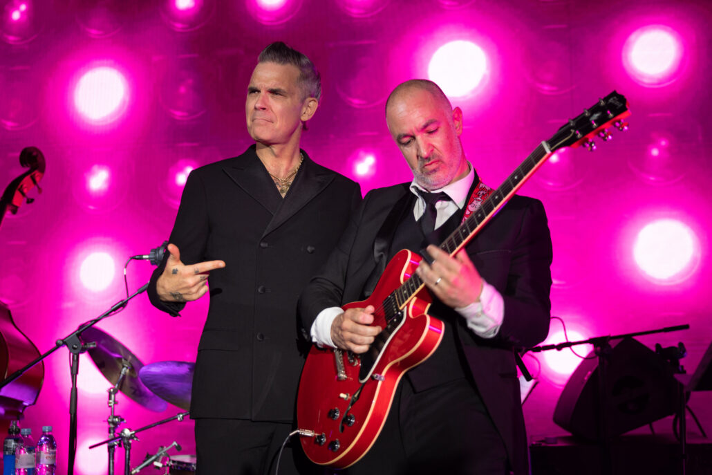 Chopard ART Evening Robbie Williams performing 1