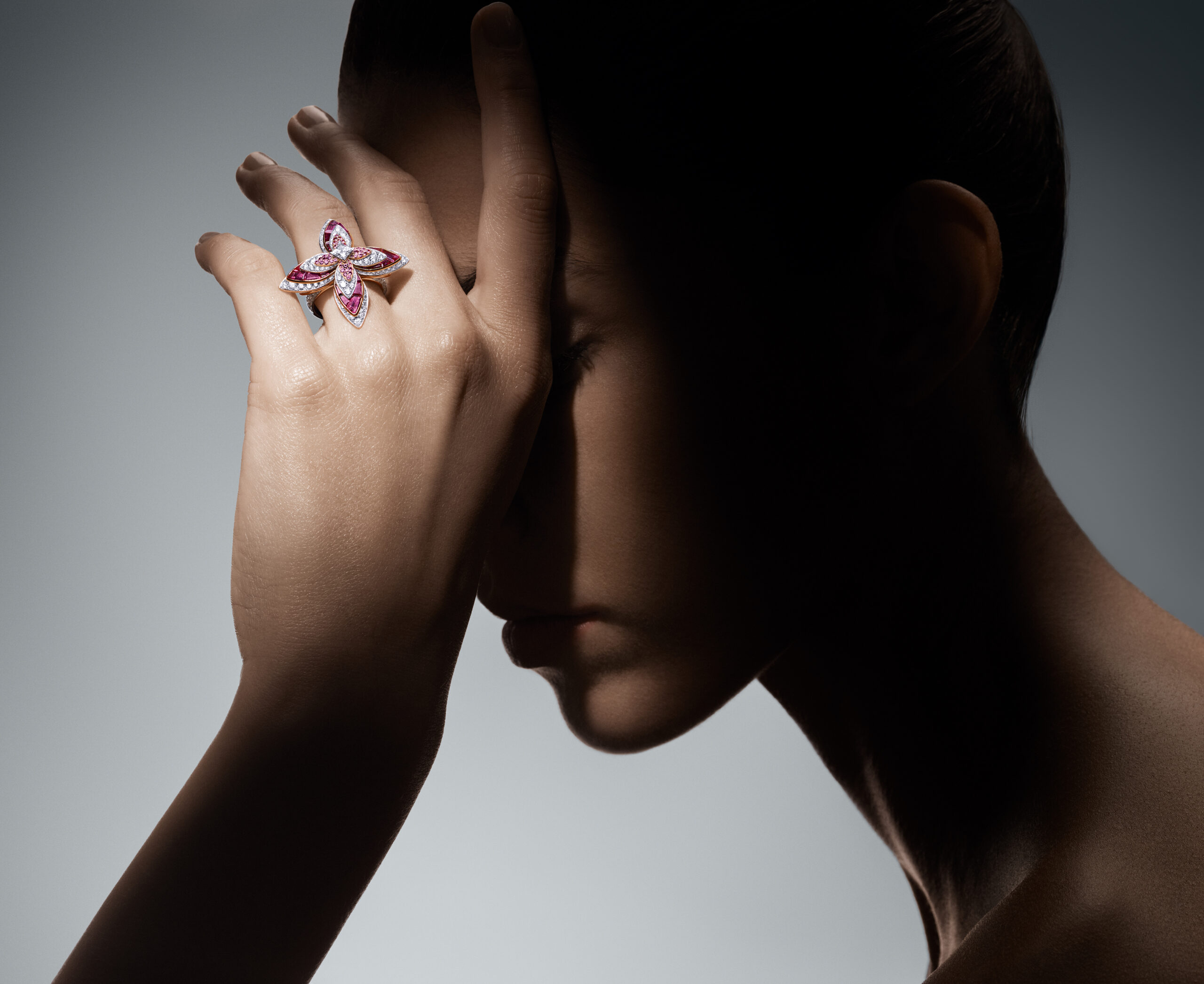 LOUIS VUITTON DEEP TIME FLOWER RING WORNf.tiff scaled