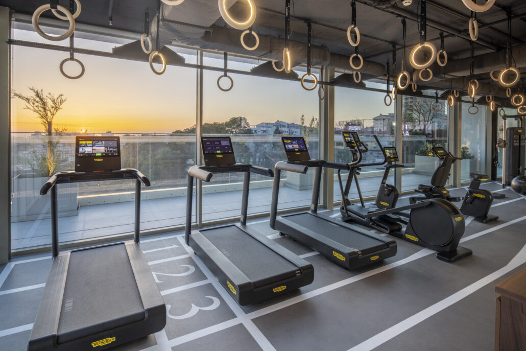 Renaissance Porto Lapa Hotel Gym Overall View Evening High