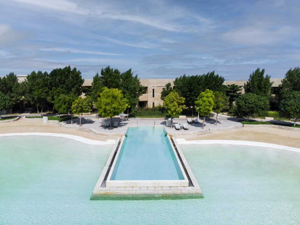 Zulal Discovery Outdoor Infinity Pool