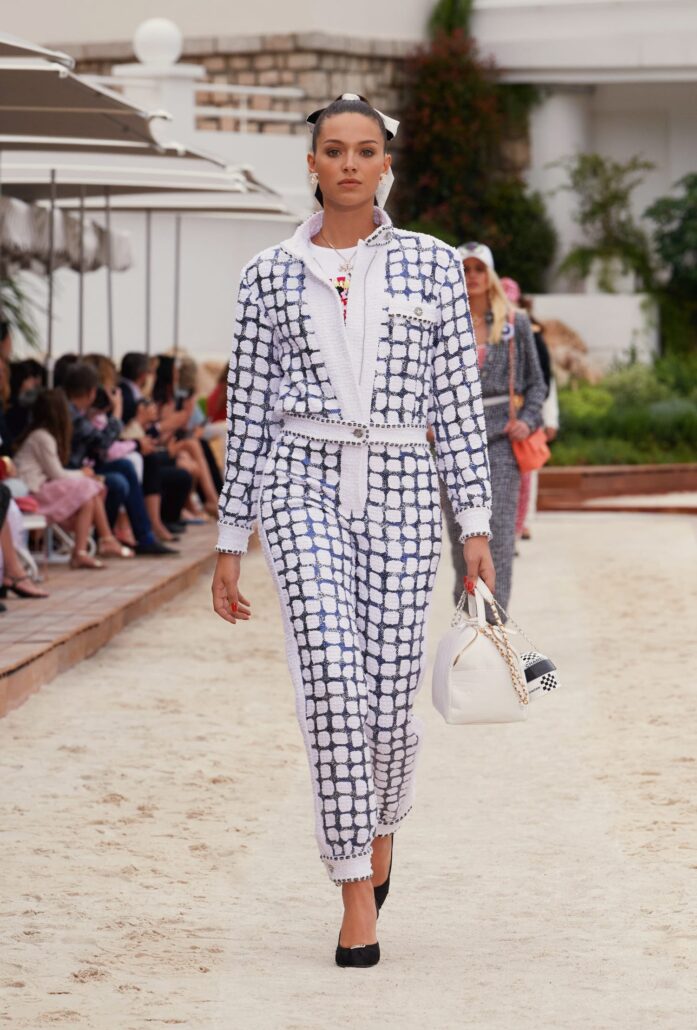 chanel look 007 cruise 2022 23 show LD