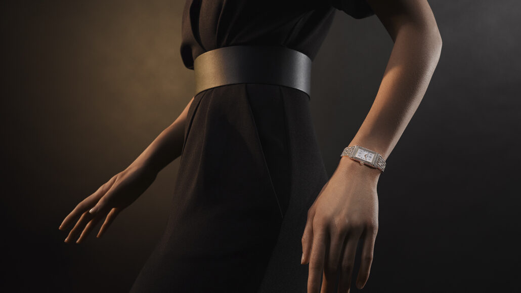 jaeger lecoultre reversooneduettojewellery q3362370 recto wristshot 16.92