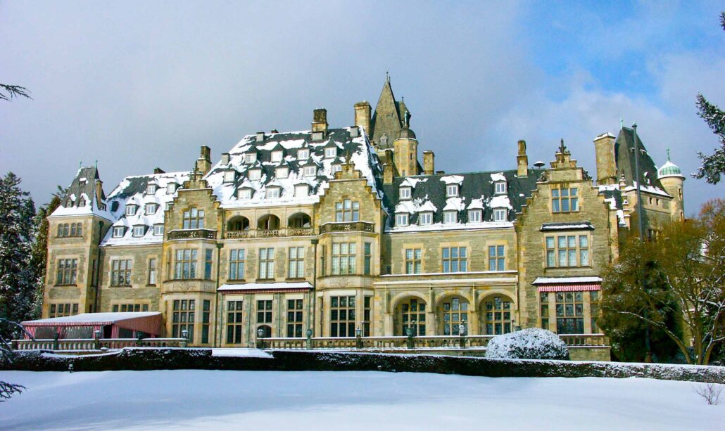 Aussenansicht Schnee c Schlosshotel Kronberg