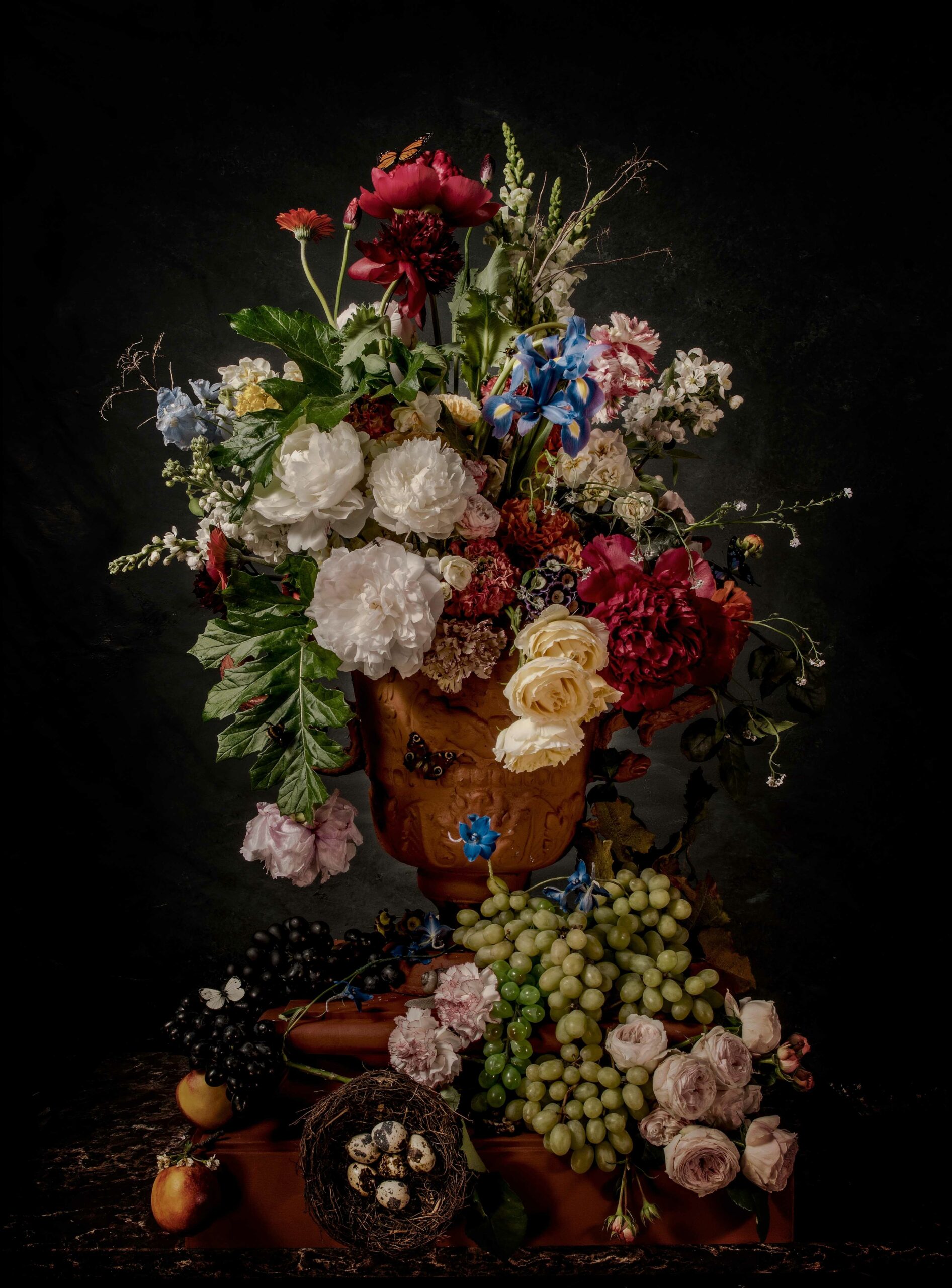 Jeff Robb Flowers in a Terracotta Vase 20 2020 Lenticular Photograph 1168 x 864 cm 46 x 34 in courtesy of Cris Contini Contemporary scaled