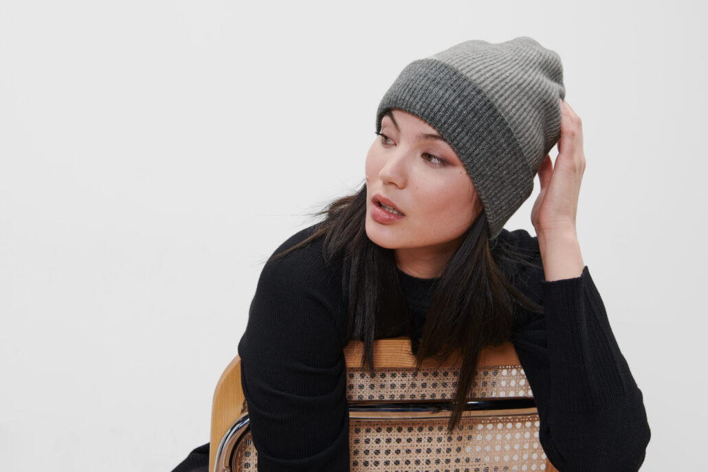 133484 Strickmuetze mit Wolle Grau 1 47.23