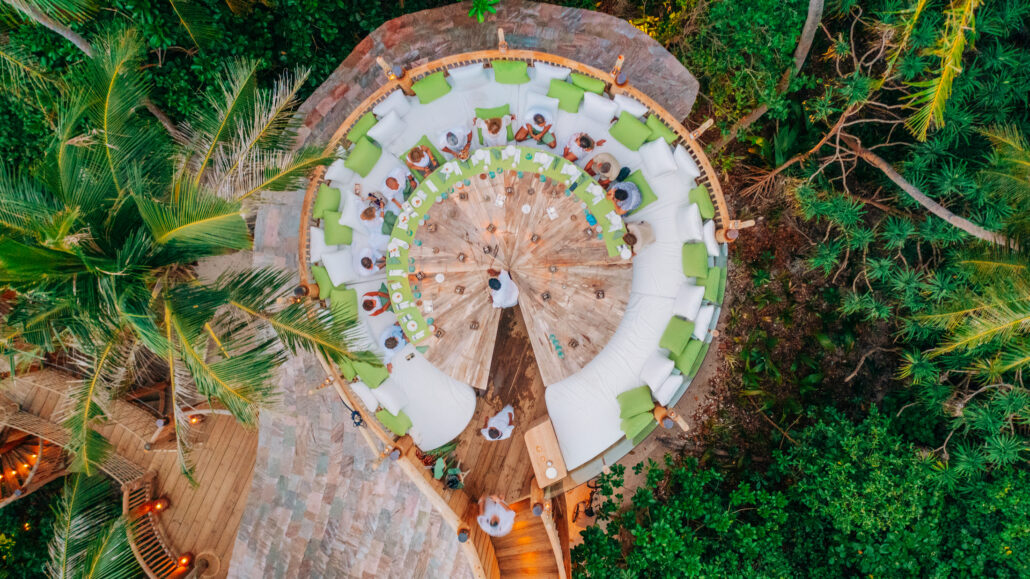 23835 Soneva Fushi Flying Sauces Zipline Dining