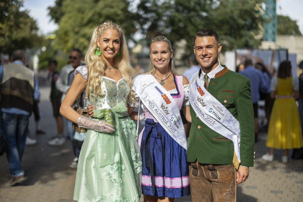 Beatrice Turin Sandra Bleidt Alexander Hoefler Eroeffnung Kaiserwiesn2023 cBubuDujmic